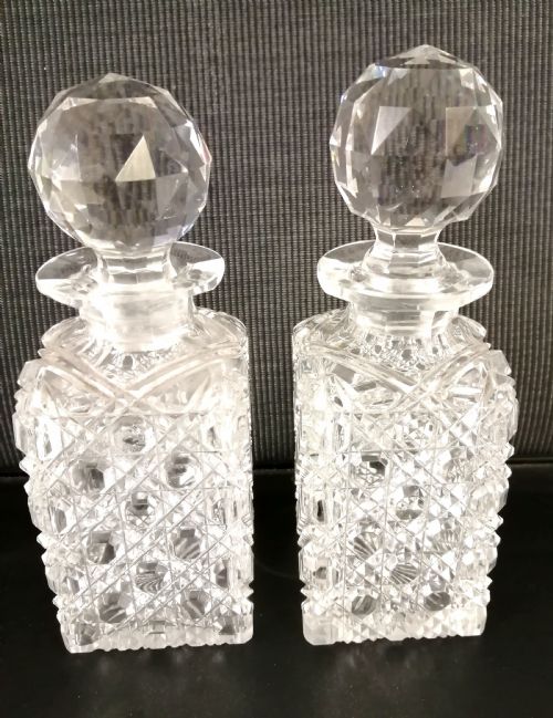 small pair of square based decanters - CATEGORY: ANTIQUE GLASS - DATED 1900