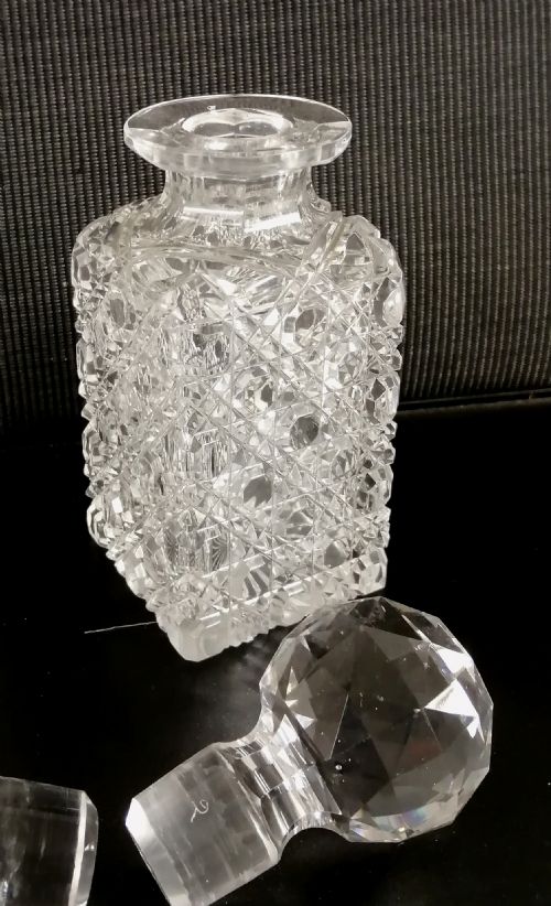 SMALL PAIR OF SQUARE BASED DECANTERS - ADDITIONAL PHOTO 2