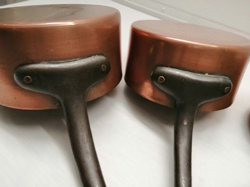 AN ANTIQUE SET OF FRENCH COPPER AND STEELIRON PANS - ADDITIONAL PHOTO 4