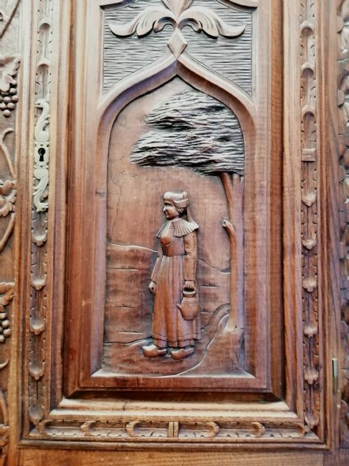 A FINE FRENCH CARVED COUNTRY CABINET - ADDITIONAL PHOTO 5