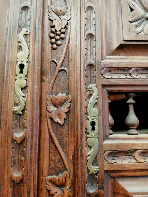 A FINE FRENCH CARVED COUNTRY CABINET - ADDITIONAL PHOTO 6