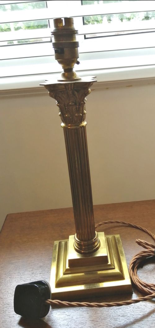 ANTIQUE BRASS CORINTHIAN COLUMN TABLE LAMP - ADDITIONAL PHOTO 2