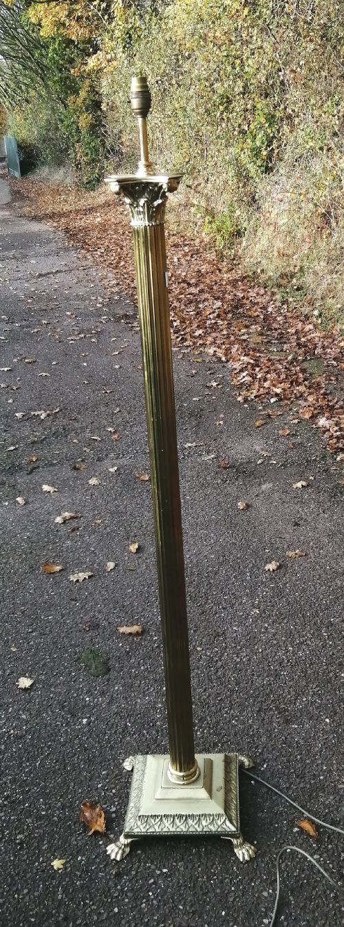 AN ANTIQUE BRASS CORINTHIAN COLUMN STANDARD LAMP - ADDITIONAL PHOTO 2