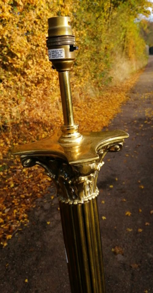 AN ANTIQUE BRASS CORINTHIAN COLUMN STANDARD LAMP - ADDITIONAL PHOTO 4
