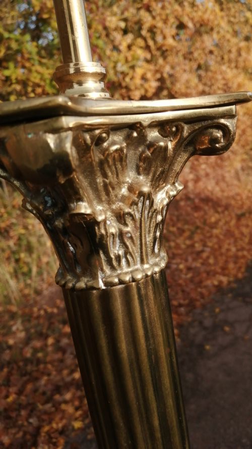 AN ANTIQUE BRASS CORINTHIAN COLUMN STANDARD LAMP - ADDITIONAL PHOTO 5
