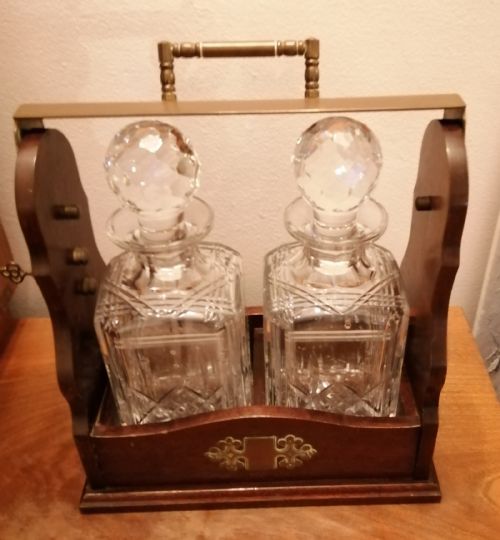QUALITY ANTIQUE 2 DECANTER TANTALUSWITH KEY - ADDITIONAL PHOTO 1