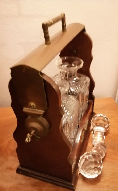 QUALITY ANTIQUE 2 DECANTER TANTALUSWITH KEY - ADDITIONAL PHOTO 3