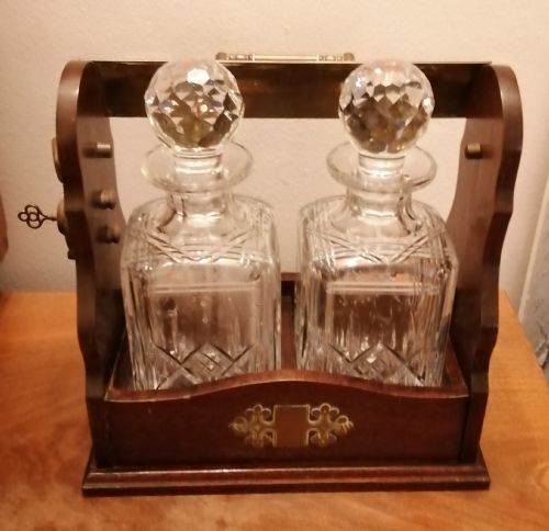 QUALITY ANTIQUE 2 DECANTER TANTALUSWITH KEY - ADDITIONAL PHOTO 5