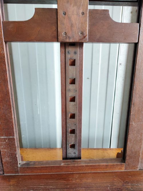 ANTIQUE ADJUSTABLE MAHOGANY EASEL - ADDITIONAL PHOTO 1