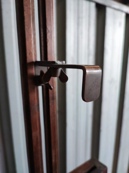 ANTIQUE ADJUSTABLE MAHOGANY EASEL - ADDITIONAL PHOTO 3