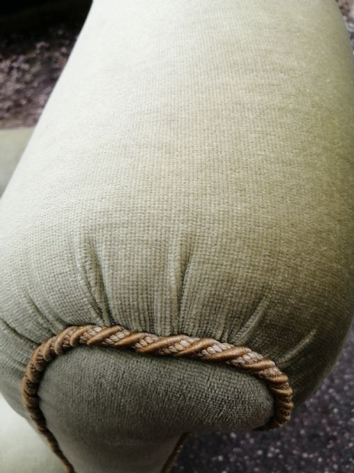 LARGE VICTORIAN UPHOLSTERED ARM CHAIR - ADDITIONAL PHOTO 2