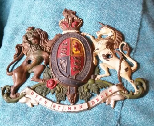 antique small royal military coat of arms - CATEGORY: ANTIQUE METAL - DATED 1880