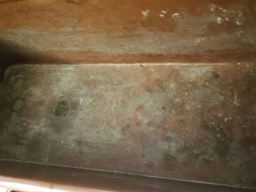 AN ANTIQUE PAIR OF COPPER AND BRASS PLANTERS - ADDITIONAL PHOTO 4