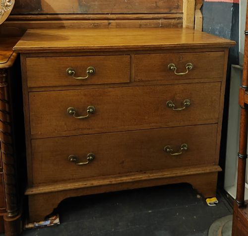 antique small oak chest of drawers - CATEGORY: ANTIQUE CHEST OF DRAWERS - DATED 19TH CENTURY