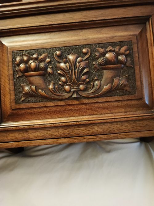 AN ANTIQUE MAHOGANY HANGING WALL SHELF WITH CABINET - ADDITIONAL PHOTO 10