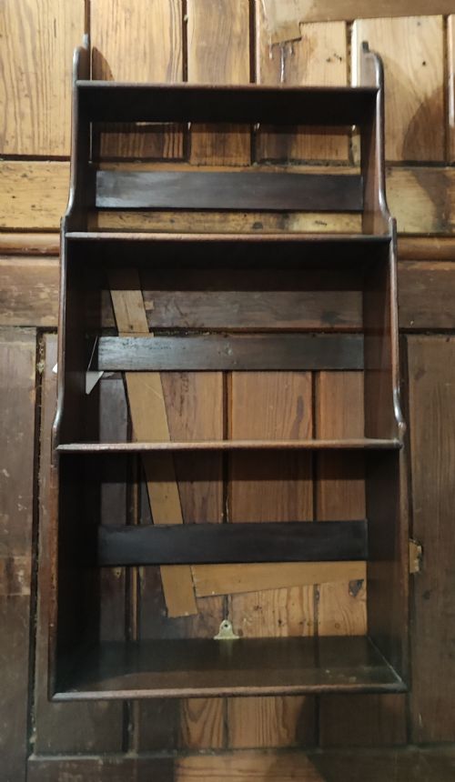 A GEORGIAN MAHOGANY HANGING WATERFALL BOOKCASE - ADDITIONAL PHOTO 2
