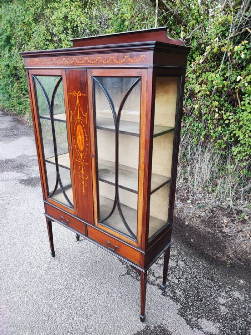 AN INLAID EDWARDIAN DISPLAY CABINET - ADDITIONAL PHOTO 2