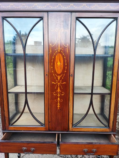 AN INLAID EDWARDIAN DISPLAY CABINET - ADDITIONAL PHOTO 7