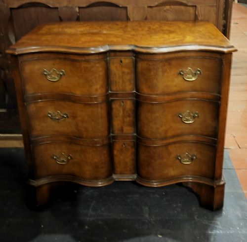 antique walnut georgian style chest of drawers - CATEGORY: ANTIQUE CHEST OF DRAWERS - DATED 1900