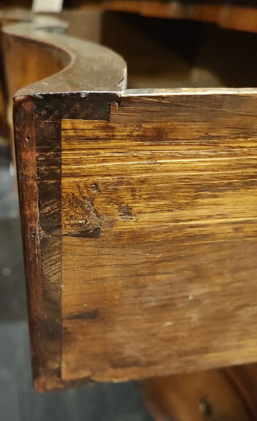 ANTIQUE WALNUT GEORGIAN STYLE CHEST OF DRAWERS - ADDITIONAL PHOTO 5
