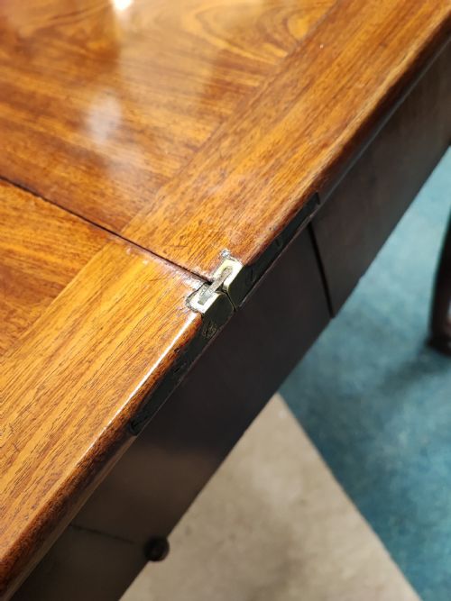 A FINE GEORGE LL RED WALNUT CONCERTINA TEA TABLE - ADDITIONAL PHOTO 6