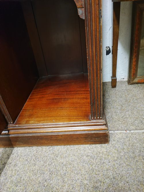 A FINE EDWARDIAN MAHOGANY SIDE CABINET OPEN BOOKCASE - ADDITIONAL PHOTO 7