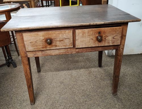 a small georgian oak kitchen table - CATEGORY: ANTIQUE TABLES - DATED GEORGIAN