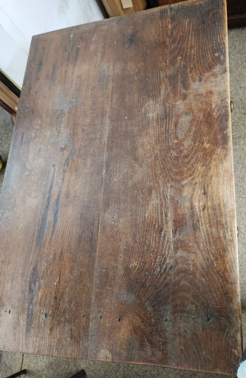A SMALL GEORGIAN OAK KITCHEN TABLE - ADDITIONAL PHOTO 3