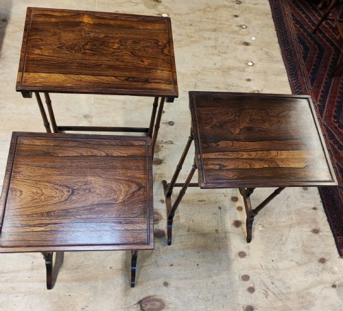 FINE NEST OF 3 REGENCY ROSEWOOD TABLES - ADDITIONAL PHOTO 5