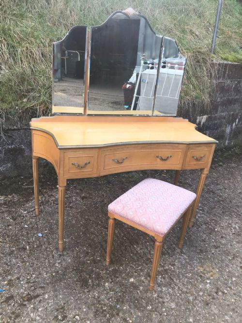 an antique satinwood and gilded dressing table with matching stool - CATEGORY: ANTIQUE DRESSING TABLES - DATED 1920