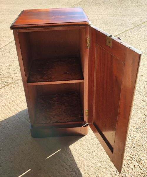 QUALITY VICTORIAN MAHOGANY BEDSIDE CABINET - ADDITIONAL PHOTO 7