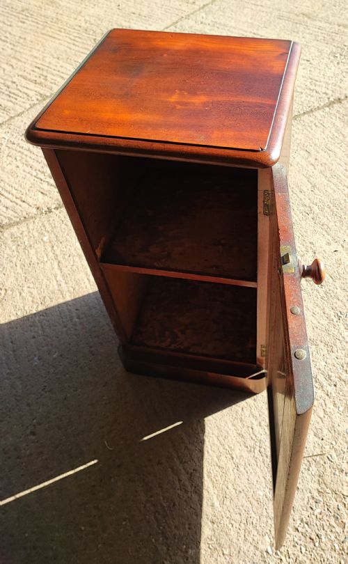 QUALITY VICTORIAN MAHOGANY BEDSIDE CABINET - ADDITIONAL PHOTO 8