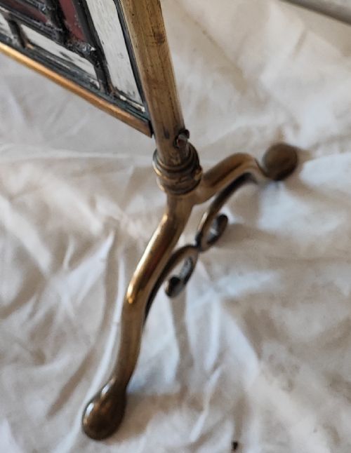 A VICTORIAN BRASS FRAMED STAINED GLASS FIRESCREEN - ADDITIONAL PHOTO 5