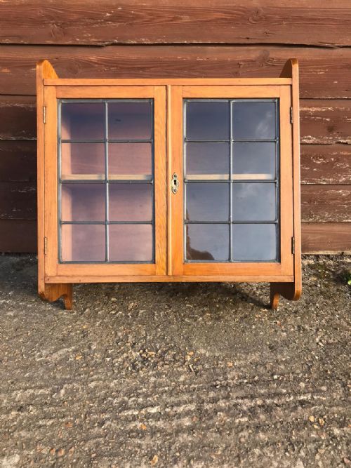 art's and crafts golden oak hanging wall cabinet - CATEGORY: ANTIQUE FURNITURE - DATED 1900