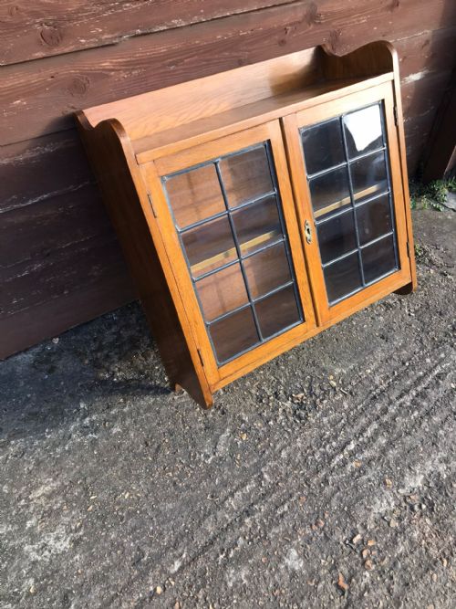 ART'S AND CRAFTS GOLDEN OAK HANGING WALL CABINET - ADDITIONAL PHOTO 2