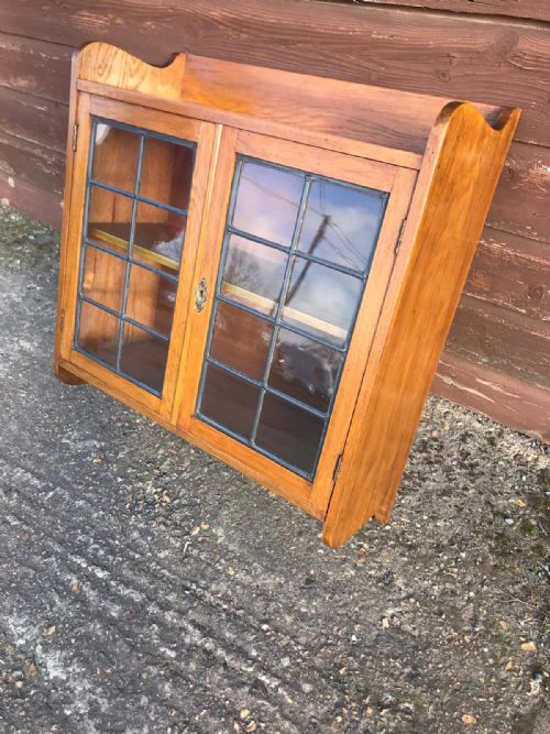 ART'S AND CRAFTS GOLDEN OAK HANGING WALL CABINET - ADDITIONAL PHOTO 3