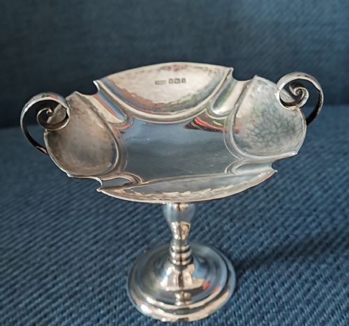 beautiful art's and crafts silver pedestal dish hallmark 1905 - CATEGORY: ANTIQUE SILVER - DATED EDWARDIAN