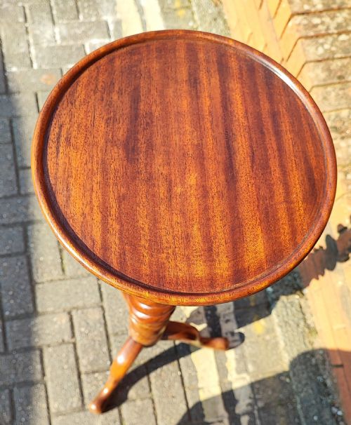 A VICTORIAN MAHOGANY TWIST COLUMN TORCHERE - ADDITIONAL PHOTO 1