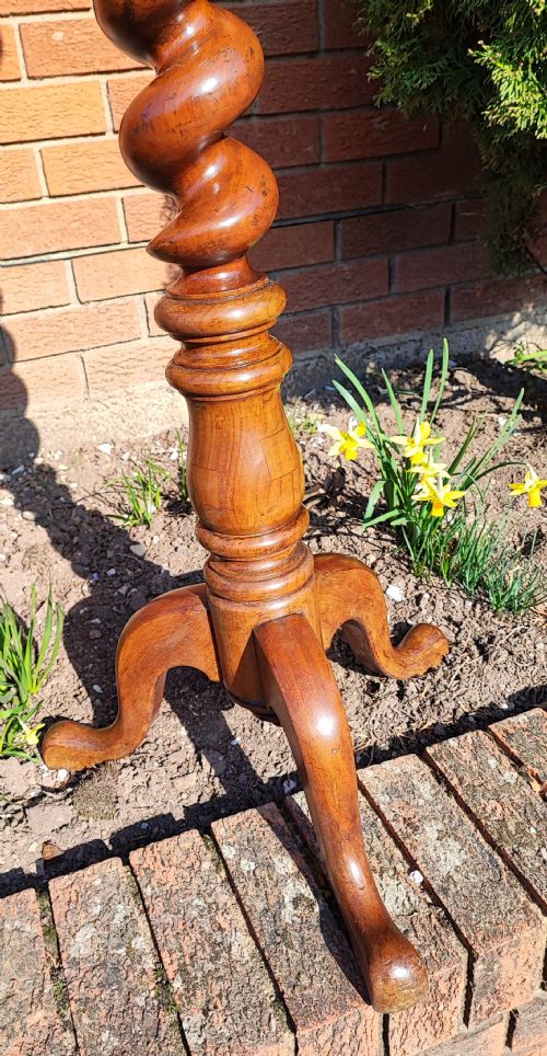 A VICTORIAN MAHOGANY TWIST COLUMN TORCHERE - ADDITIONAL PHOTO 2