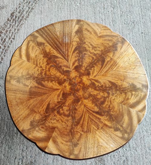 ANTIQUE CIRCULAR FIGURED MAHOGANY COFFEE TABLE - ADDITIONAL PHOTO 1