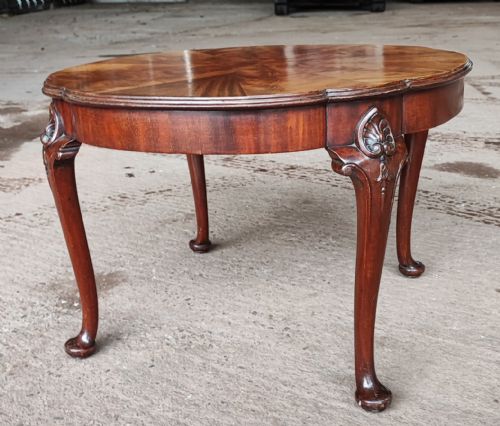 ANTIQUE CIRCULAR FIGURED MAHOGANY COFFEE TABLE - ADDITIONAL PHOTO 3