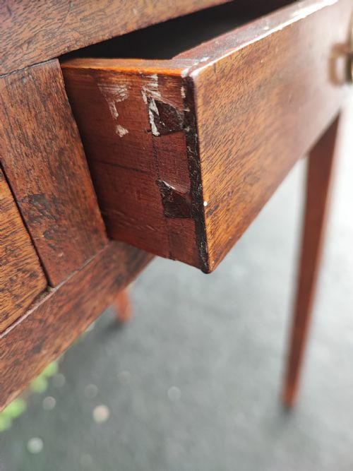 A GEORGE III MAHOGANY 2 DRAWER SIDE TABLE - ADDITIONAL PHOTO 4