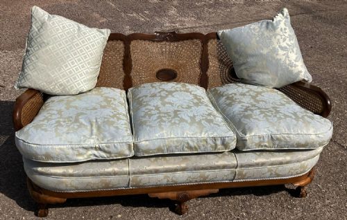a good antique carved walnut sofa - CATEGORY: ANTIQUE SOFAS - DATED 1920