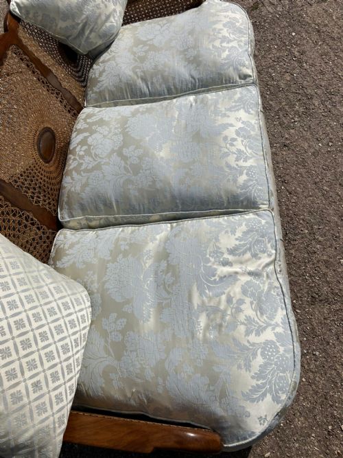 A GOOD ANTIQUE CARVED WALNUT SOFA - ADDITIONAL PHOTO 1