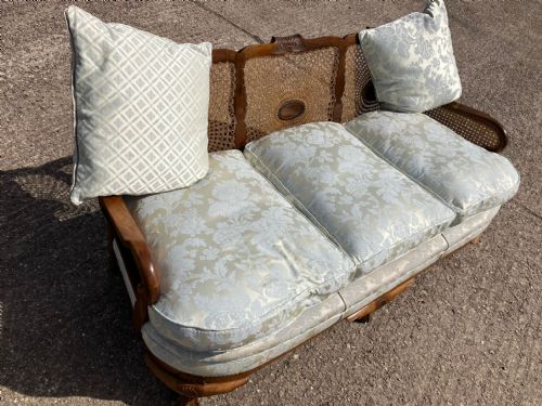 A GOOD ANTIQUE CARVED WALNUT SOFA - ADDITIONAL PHOTO 2