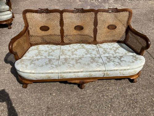 A GOOD ANTIQUE CARVED WALNUT SOFA - ADDITIONAL PHOTO 4