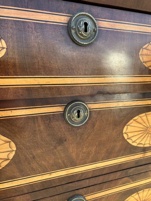 A GOOD TALL ANTIQUE MARQUETRY CHEST OF DRAWERS - ADDITIONAL PHOTO 8