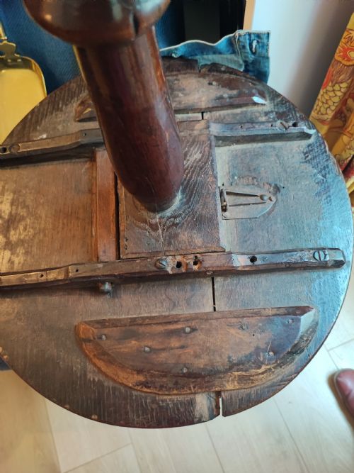 EARLY 18C SMALL OAK TRIPOD TABLE - ADDITIONAL PHOTO 1
