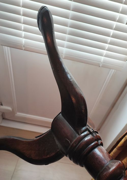 EARLY 18C SMALL OAK TRIPOD TABLE - ADDITIONAL PHOTO 6