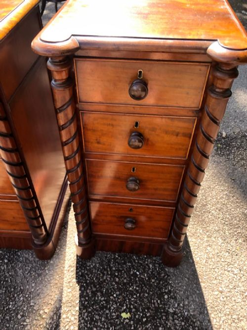 AN ANTIQUE PAIR OF VICTORIAN MAHOGANY BEDSIDES - ADDITIONAL PHOTO 3